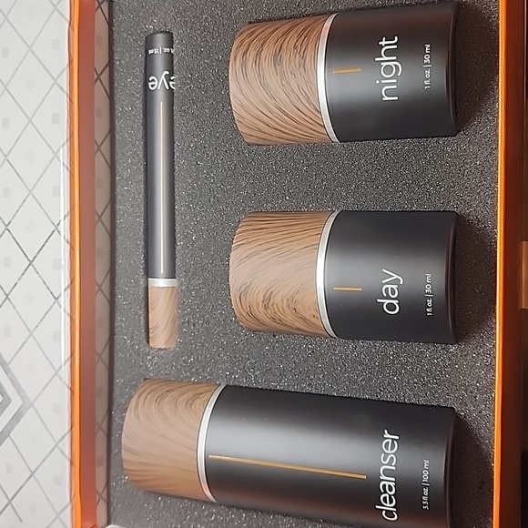 MENS 4Piece Skin Care System ✨️ NIB CRAIG CONNOR - Picture 5 of 5